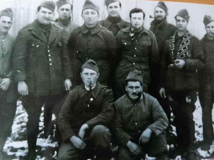 Das Bild zeigt Französische Kriegsgefangene.